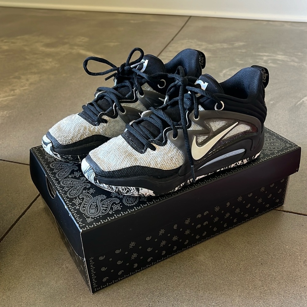 KD15 white black royal tint basketball shoes size 5